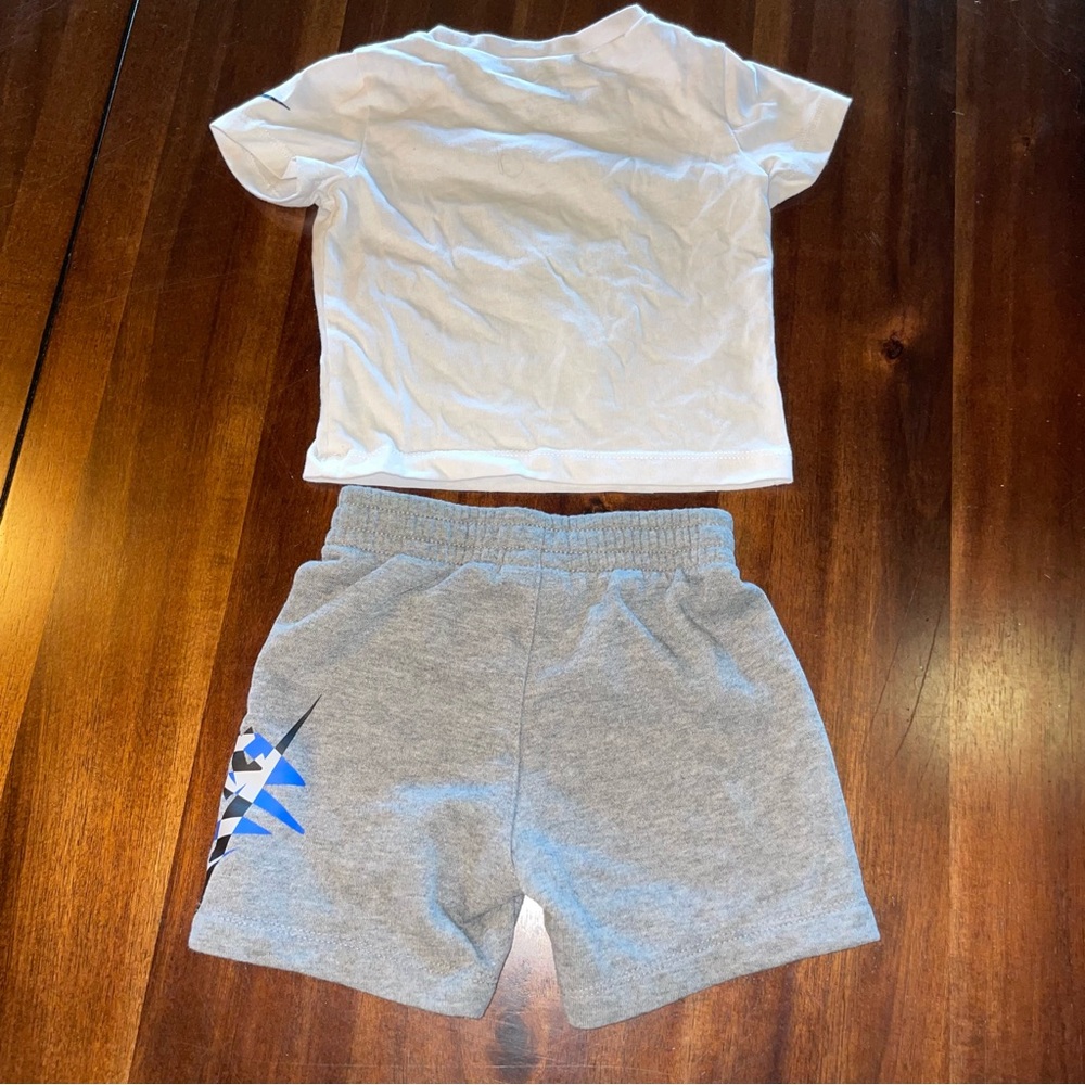 Nike White Tee and Gray Shorts Set! Boys 18M Kids - Picture 4 of 8